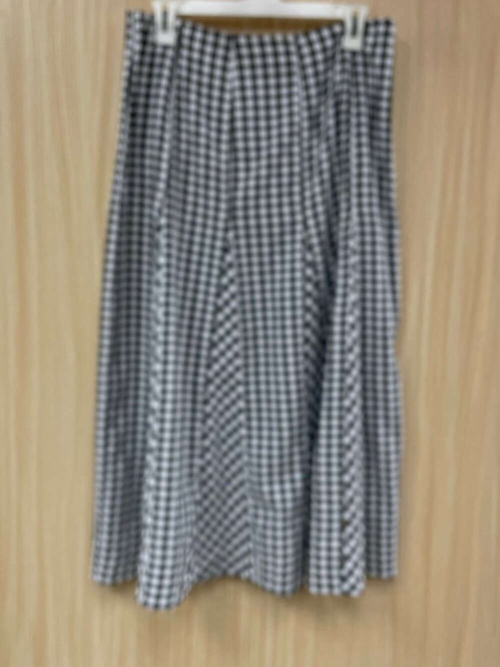 NWT On 34th White Gingham Skirt Size 8 - Picture 1 of 6